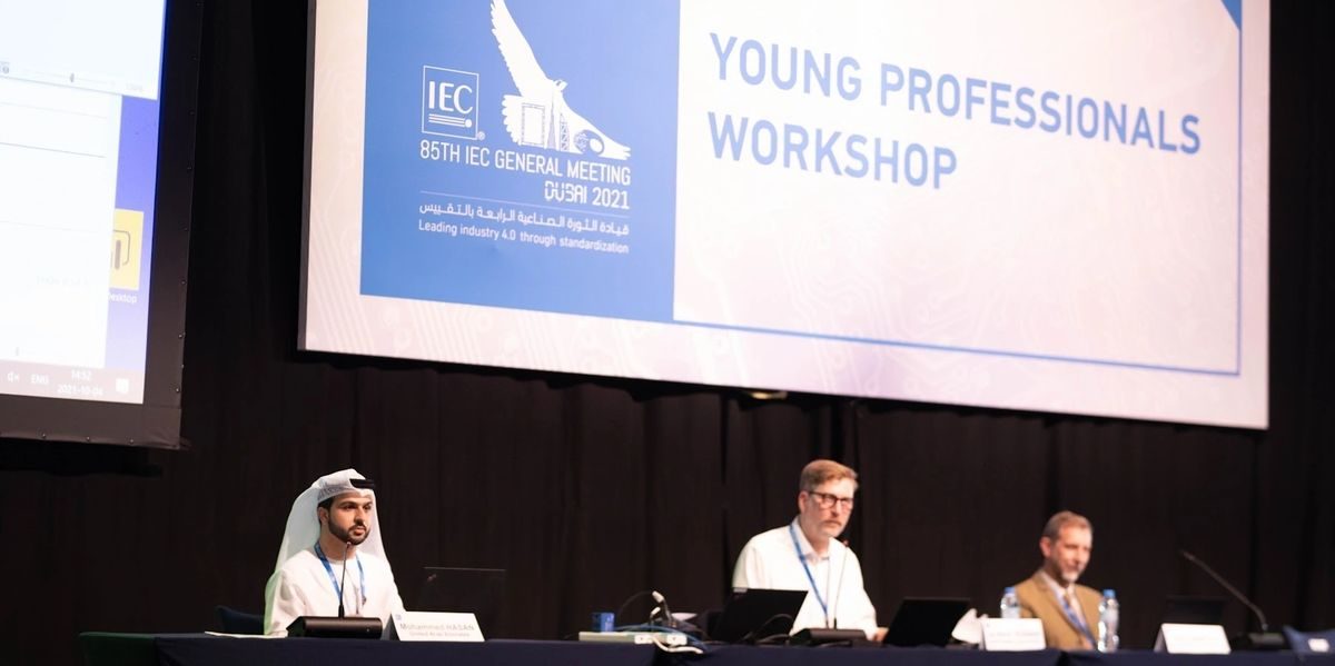 Jan-Henrik Tiedemann facilitating a Young Professionals workshop at a conference.